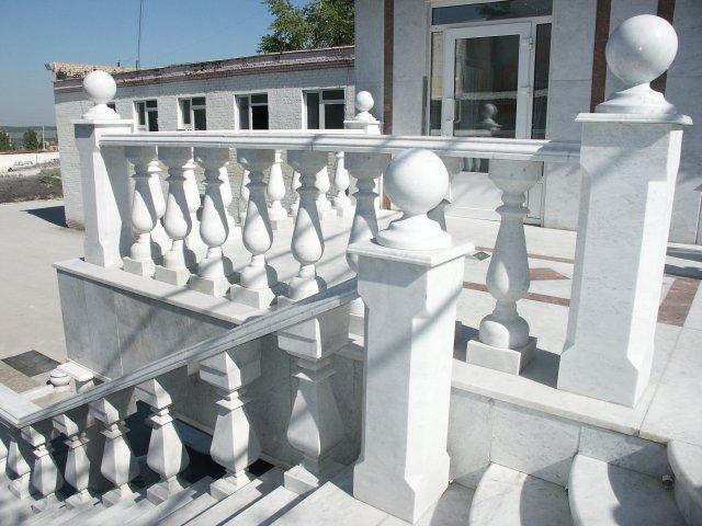 балясины из мрамора